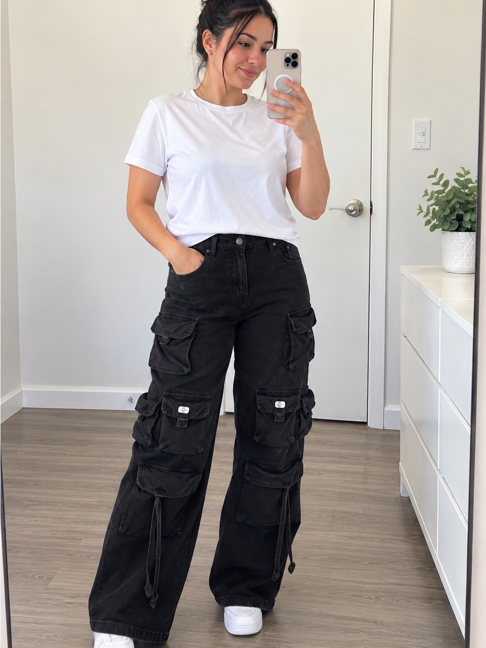 VIP Jeans Black Multi Pocket Wide Leg Cargo Jeans Y2K Size 5/27 NWT